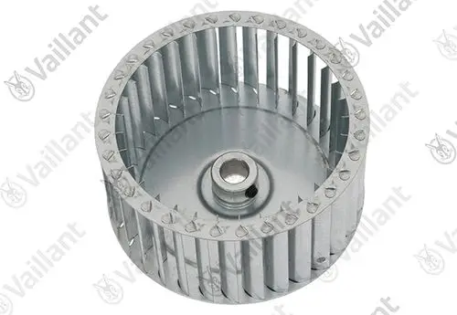 Vaillant Gebläserad mit gerillter Oberfläche, metallisch, zylindrisch geformt, im Innenbereich zentrales Lager sichtbar.